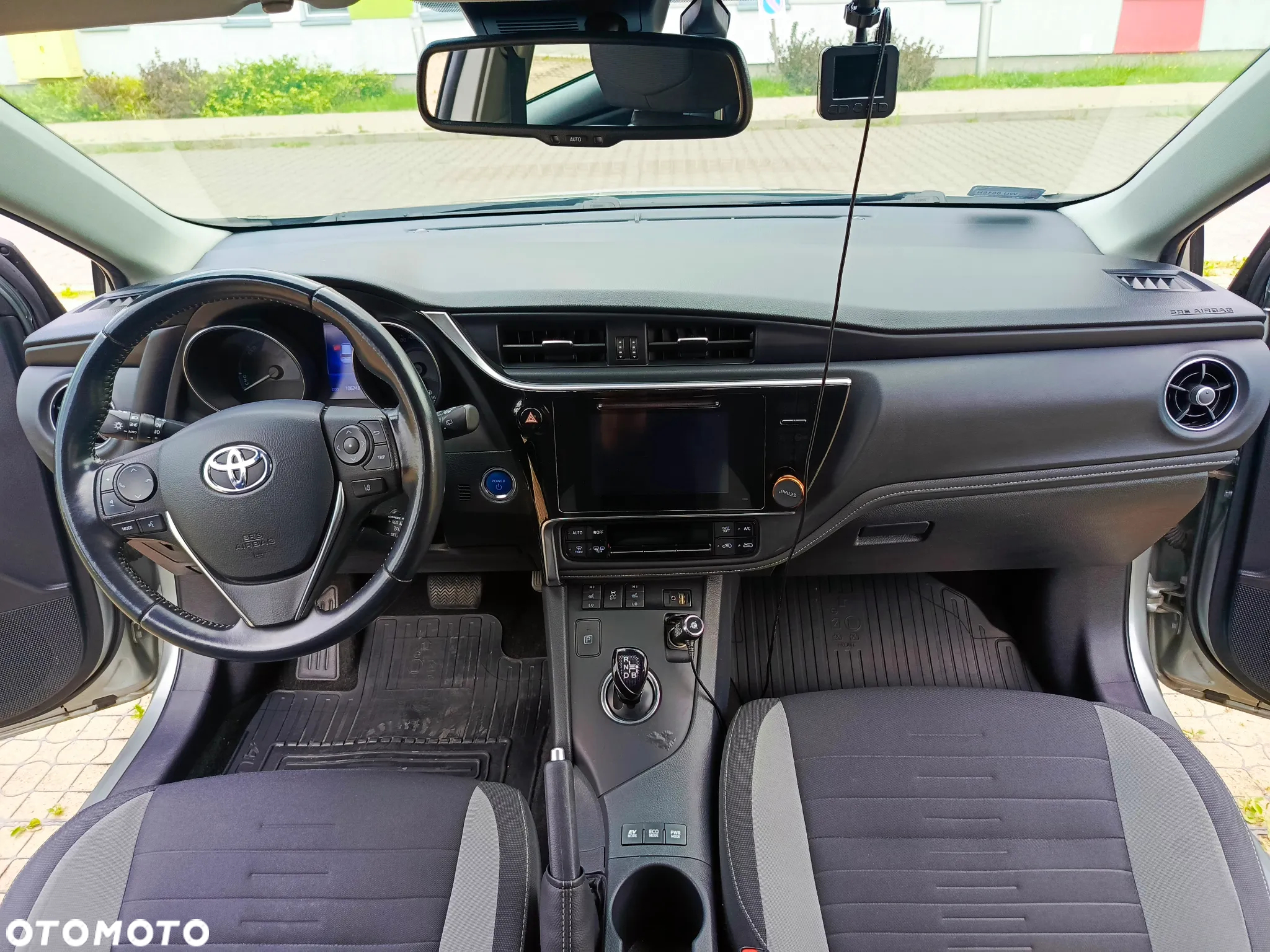 Toyota Auris Hybrid 135 Prestige - 17