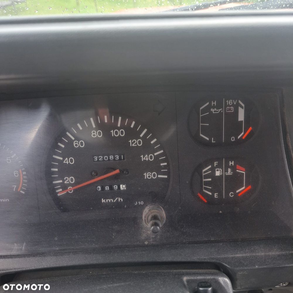 Toyota Land Cruiser RJ70 - 11