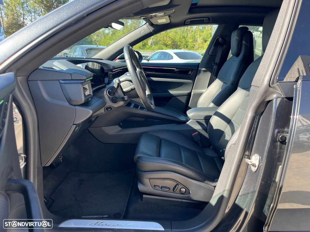 Porsche Macan Electric 4 - 16