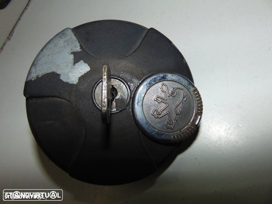 Peugeot 305 e outros - tampa de gasolina - 2
