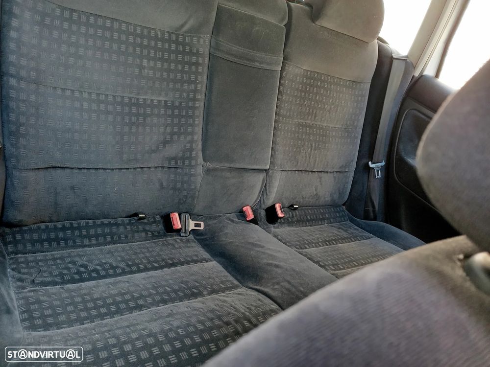 VW Passat 1.9 TDi Trendline - 6