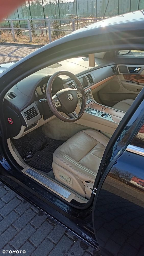 Jaguar XF 2.7 V6 D Luxury - 9