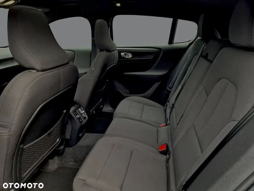 Volvo EC40 Single Motor Extended Range RWD Plus Black Edition - 8