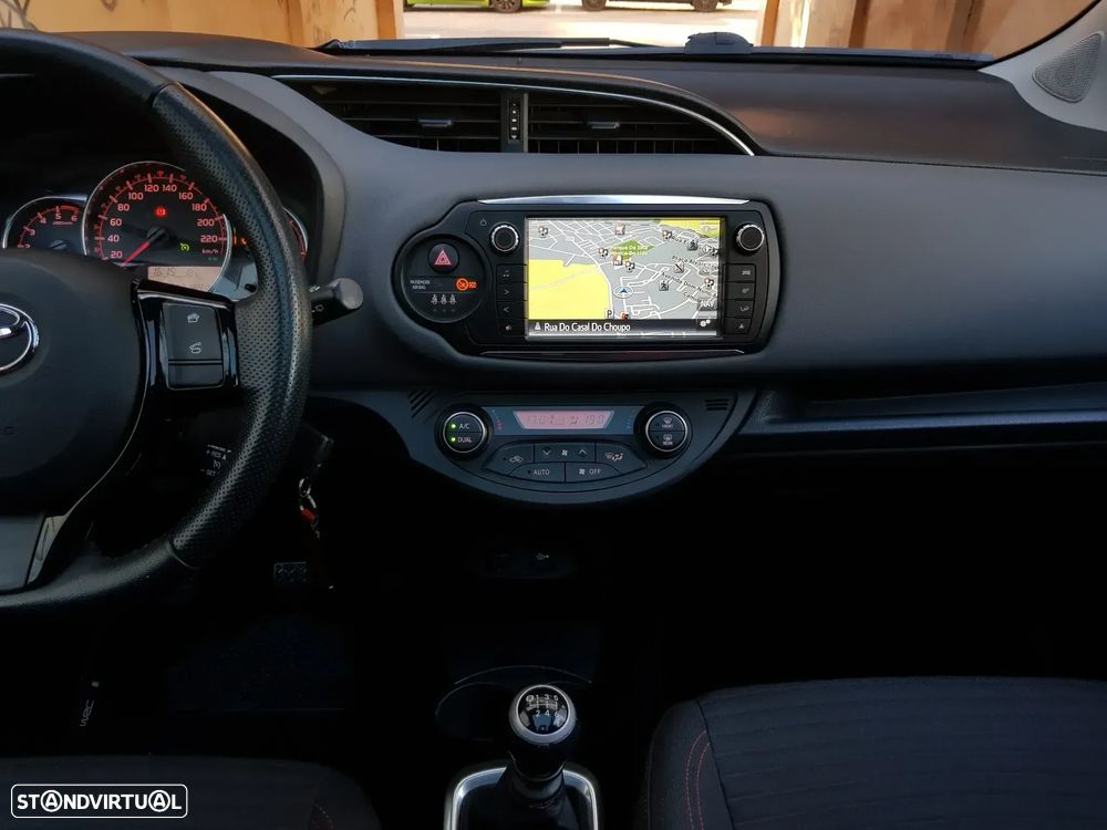 Toyota Yaris 1.4 D-4D Sport+P.Techno +T.Panoramico - 18