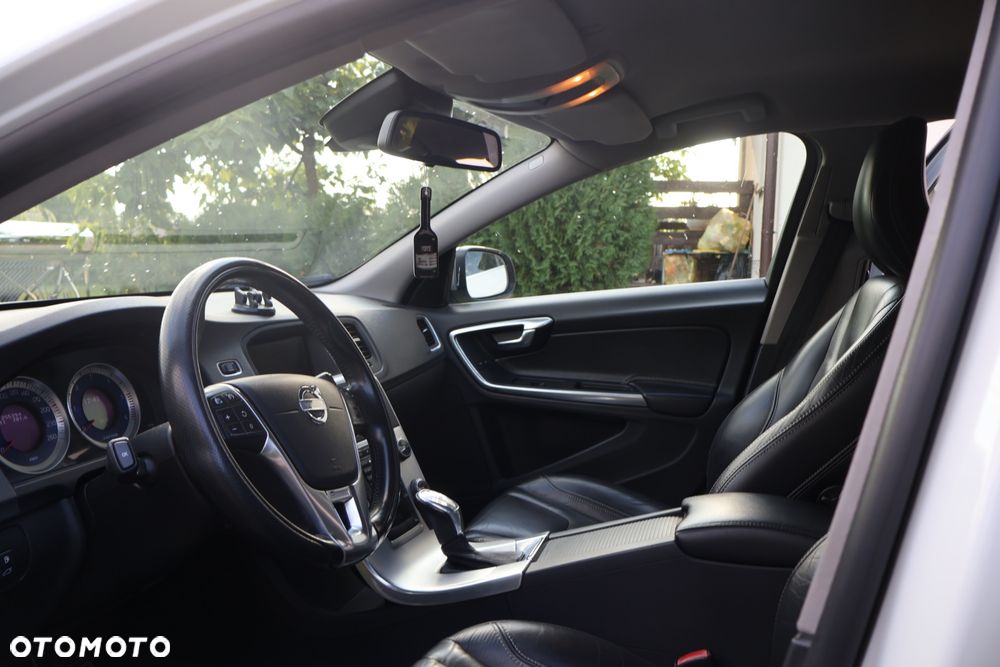 Volvo S60 D5 AWD R-Design Kinetic - 11
