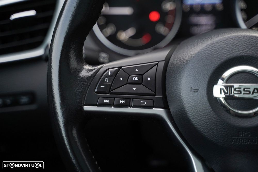 Nissan Qashqai 1.5 dCi N-Connecta 18 - 19