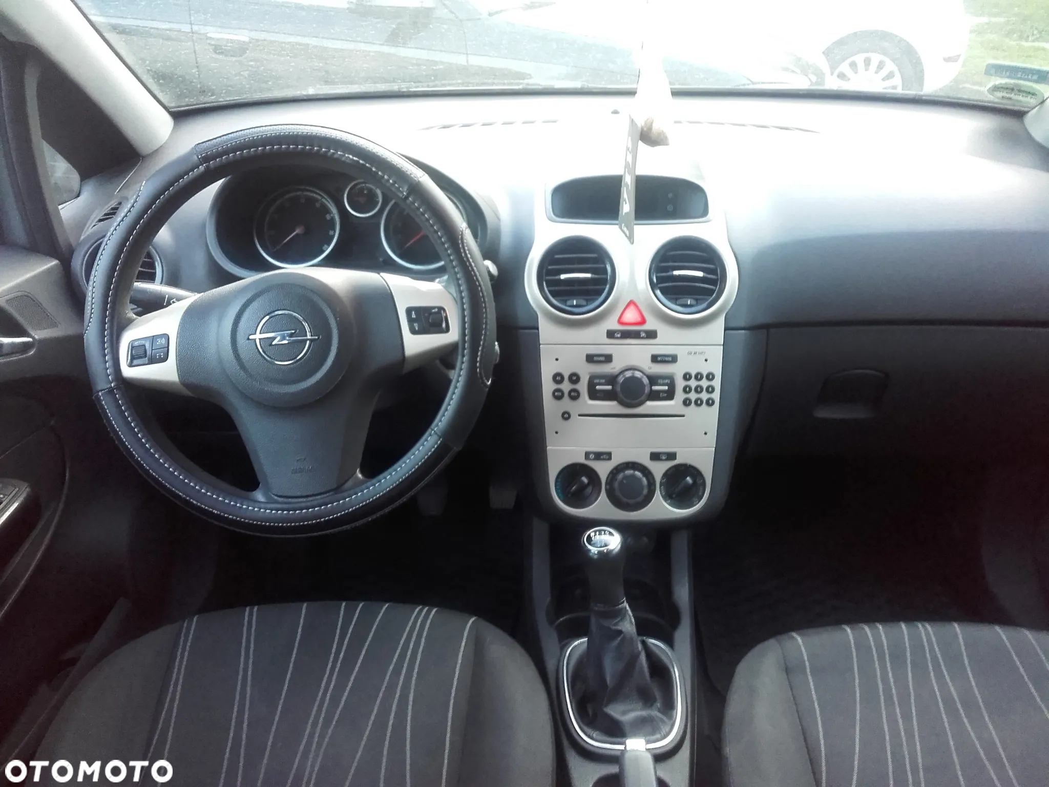 Opel Corsa 1.4 16V Cosmo - 25