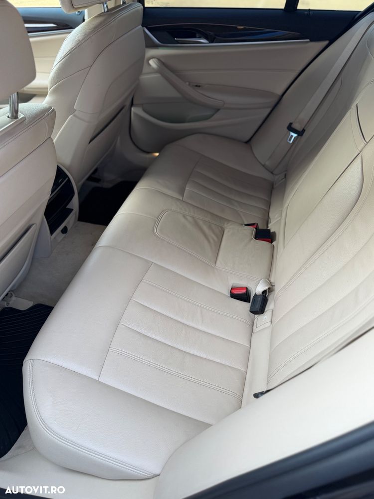 BMW Seria 5 520d xDrive AT - 12