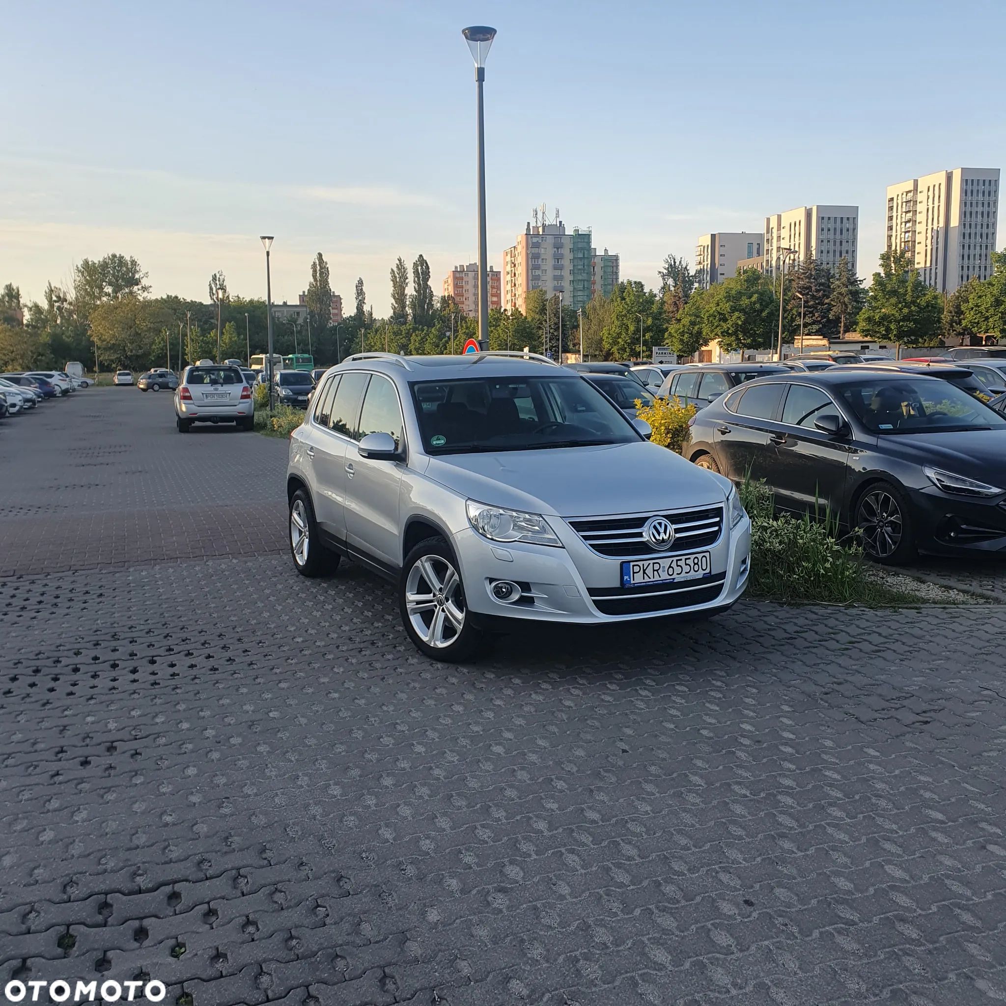 Volkswagen Tiguan - 1