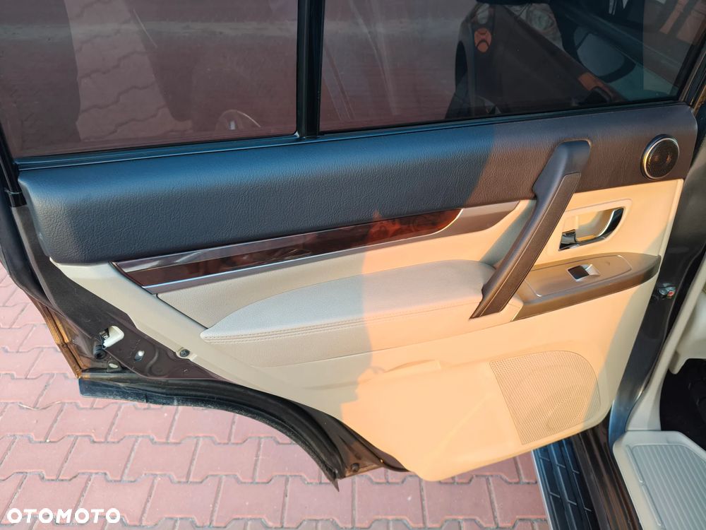 Mitsubishi Pajero - 31