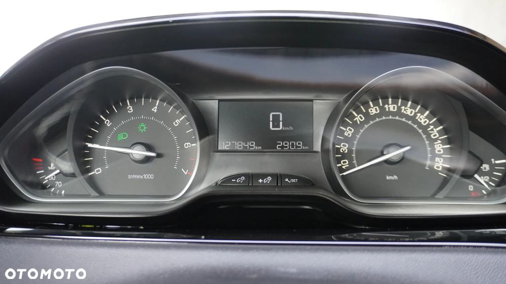 Peugeot 208 - 14