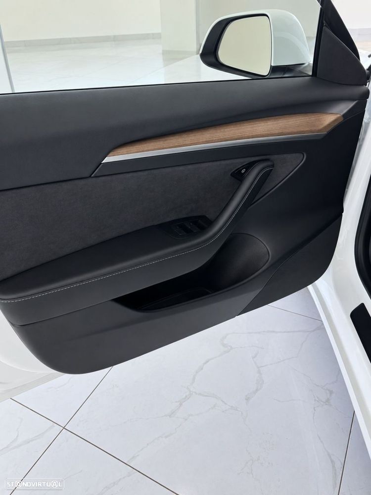Tesla Model 3 - 23