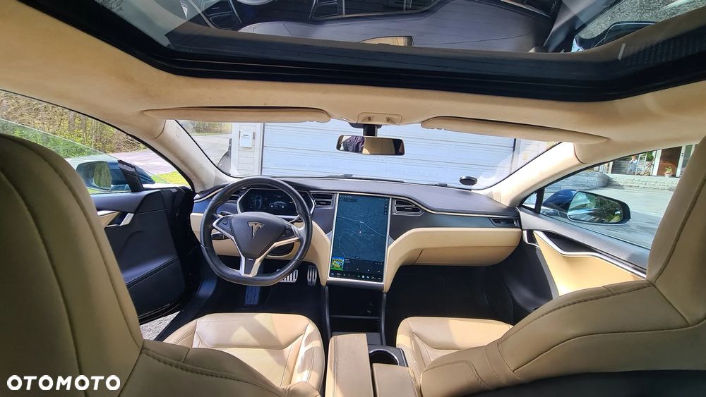 Tesla Model S - 17