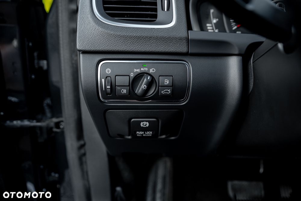 Volvo V60 D4 AWD Geartronic Momentum - 26