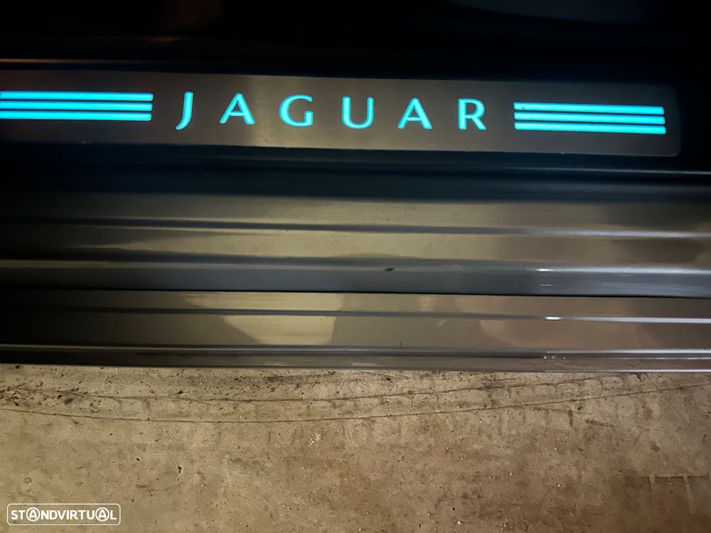 Jaguar XF 2.2 D Premium Luxury - 30