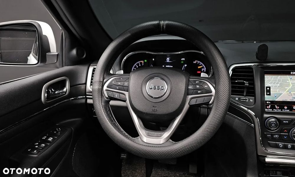Jeep Grand Cherokee - 14