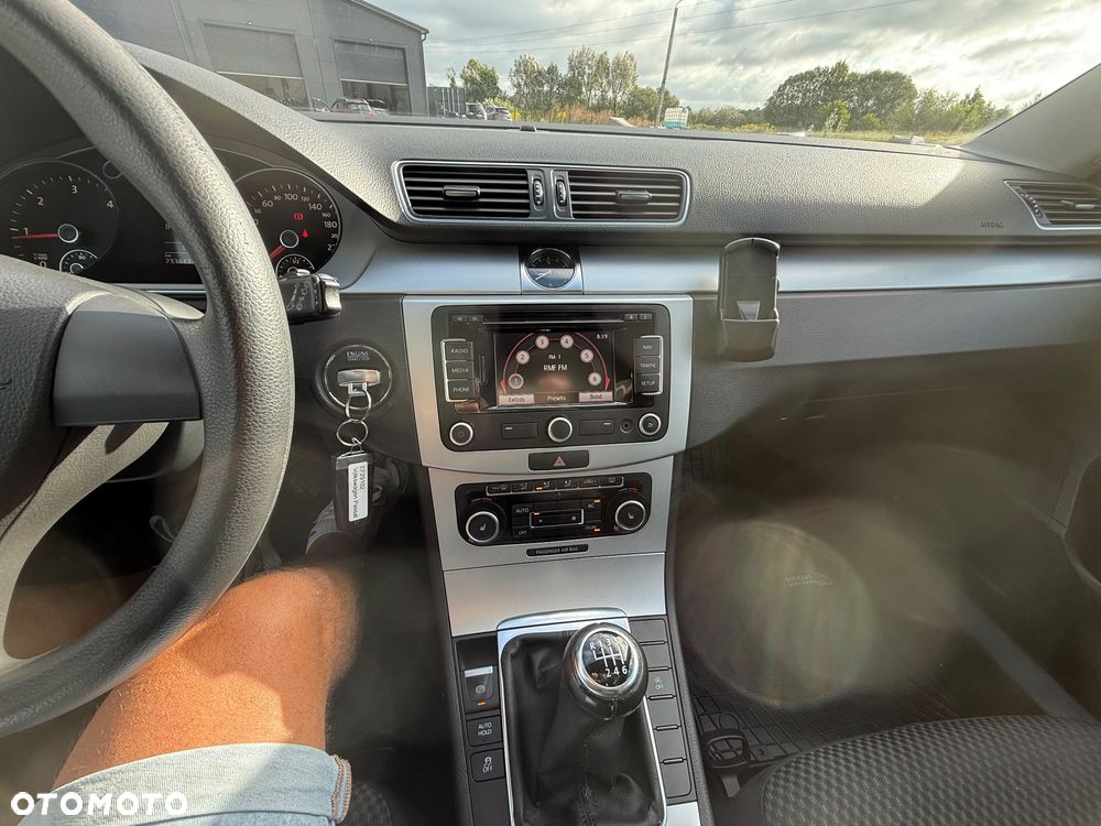 Volkswagen Passat 2.0 Blue TDI SCR Comfortline - 23