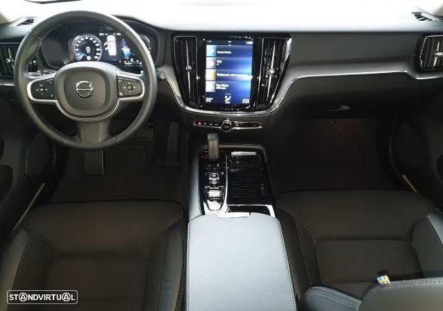 Volvo V60 2.0 T8 AWD TE Momentum Plus - 4