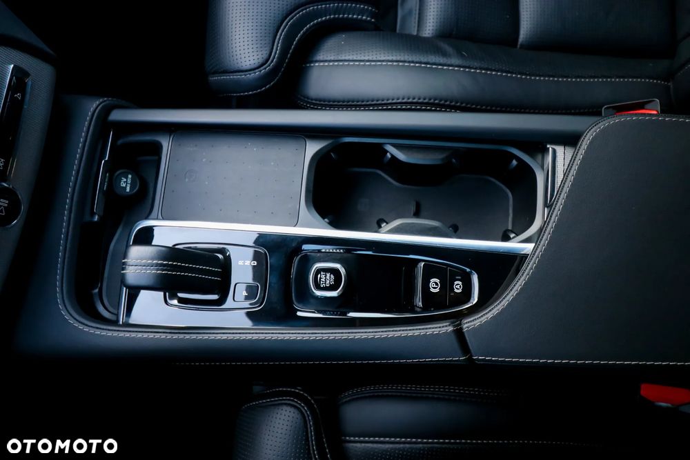 Volvo XC 90 T8 AWD Plug-In Hybrid R-Design 7os - 27