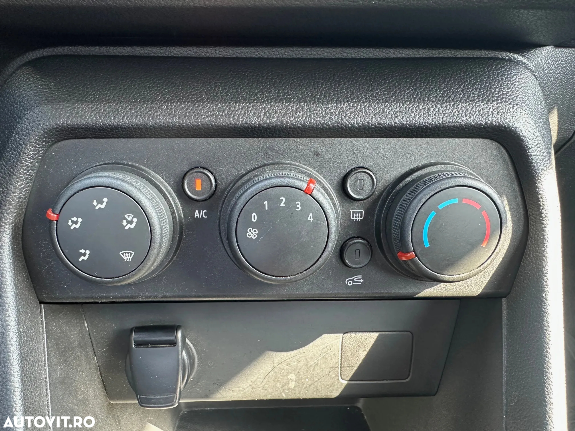 Dacia Logan TCe 90 Essential - 9