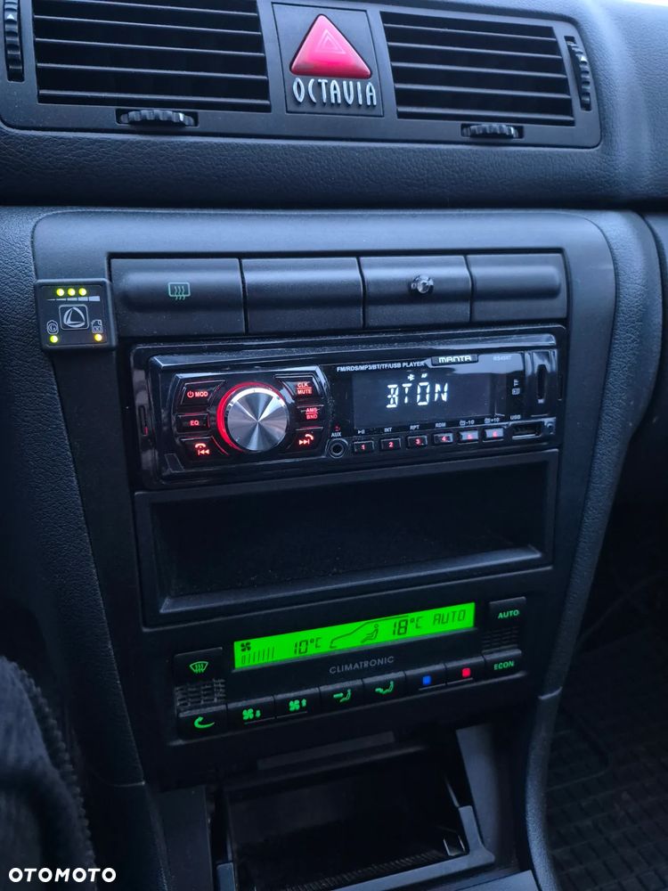 Skoda Octavia 1.6 Tour - 9