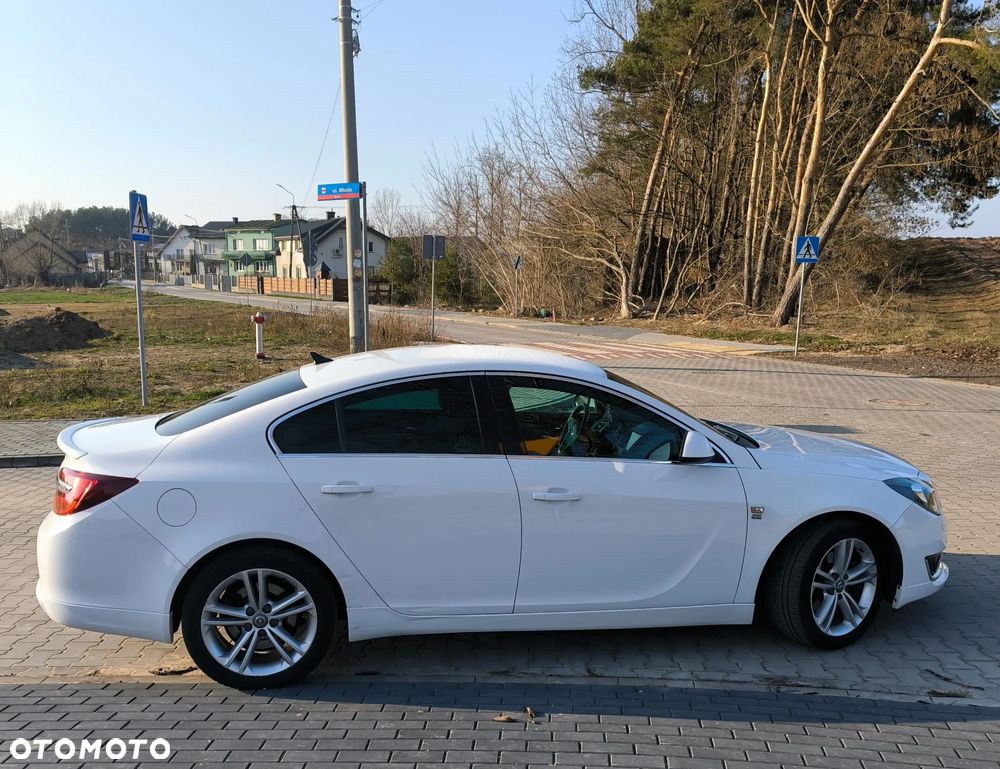 Opel Insignia 1.6 T Cosmo S&S - 4
