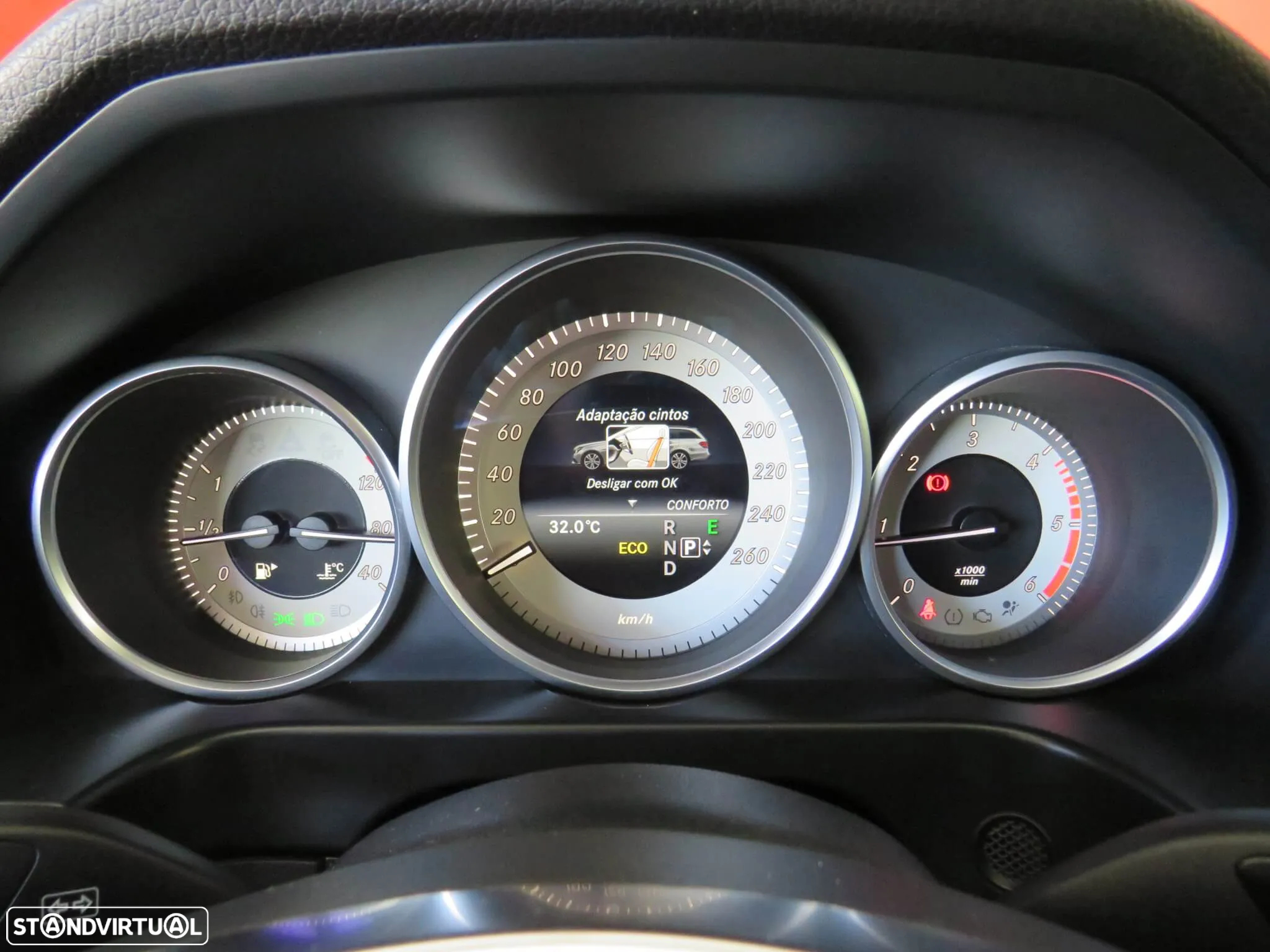 Mercedes-Benz E 250 BlueTEC Avantgarde Auto. - 30