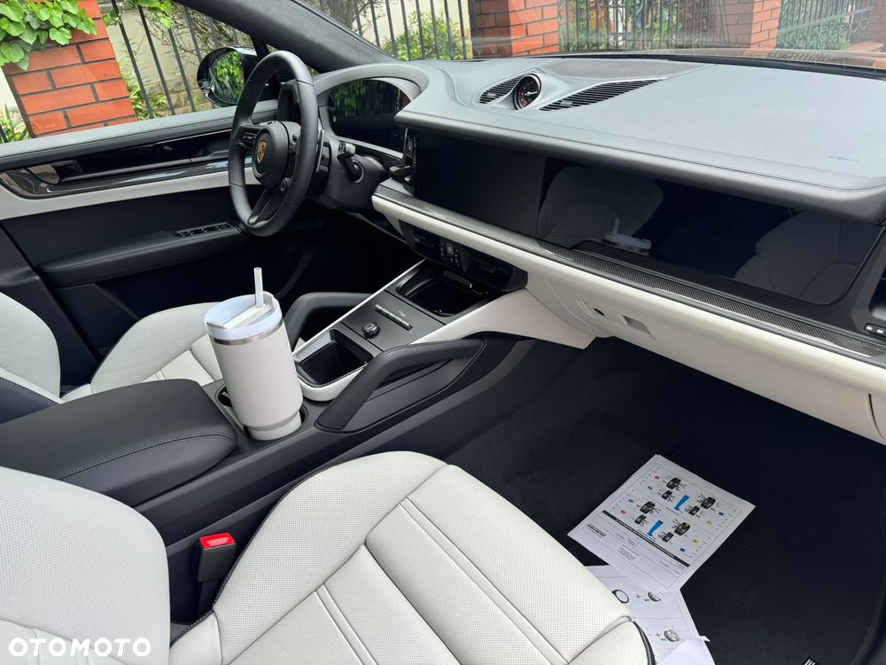 Porsche Cayenne Coupe GTS - 8