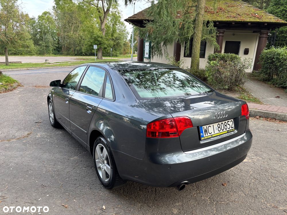 Audi A4 Limousine - 15