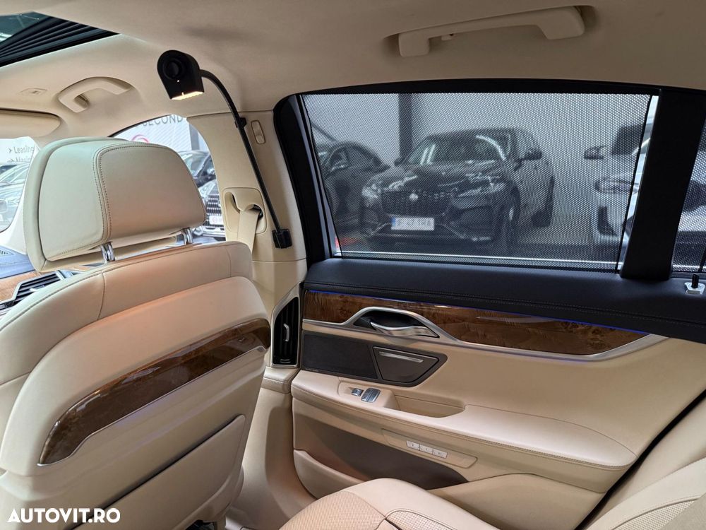 BMW Seria 7 740e iPerformance - 14