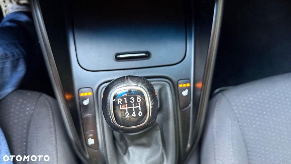 Kia Carens 1.6 GDI Dream Team Edition - 23