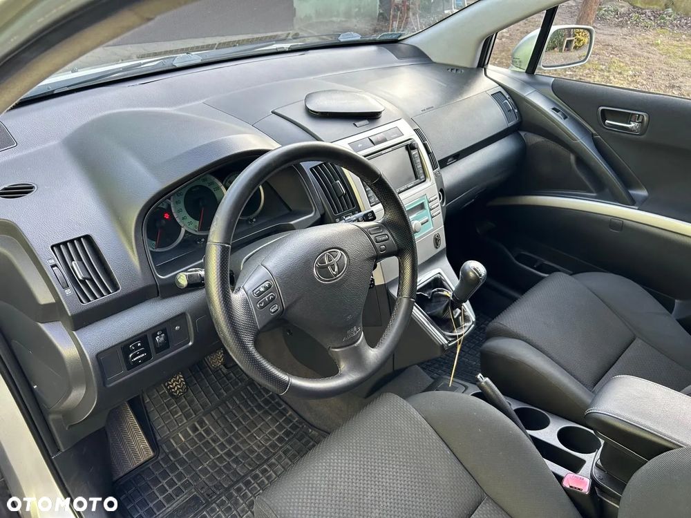 Toyota Corolla Verso - 10