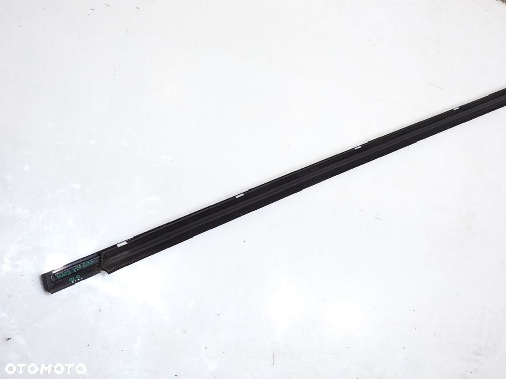 LISTWA ZGARNIAJĄCA PRAWA MERCEDES W203 COUPE - 5