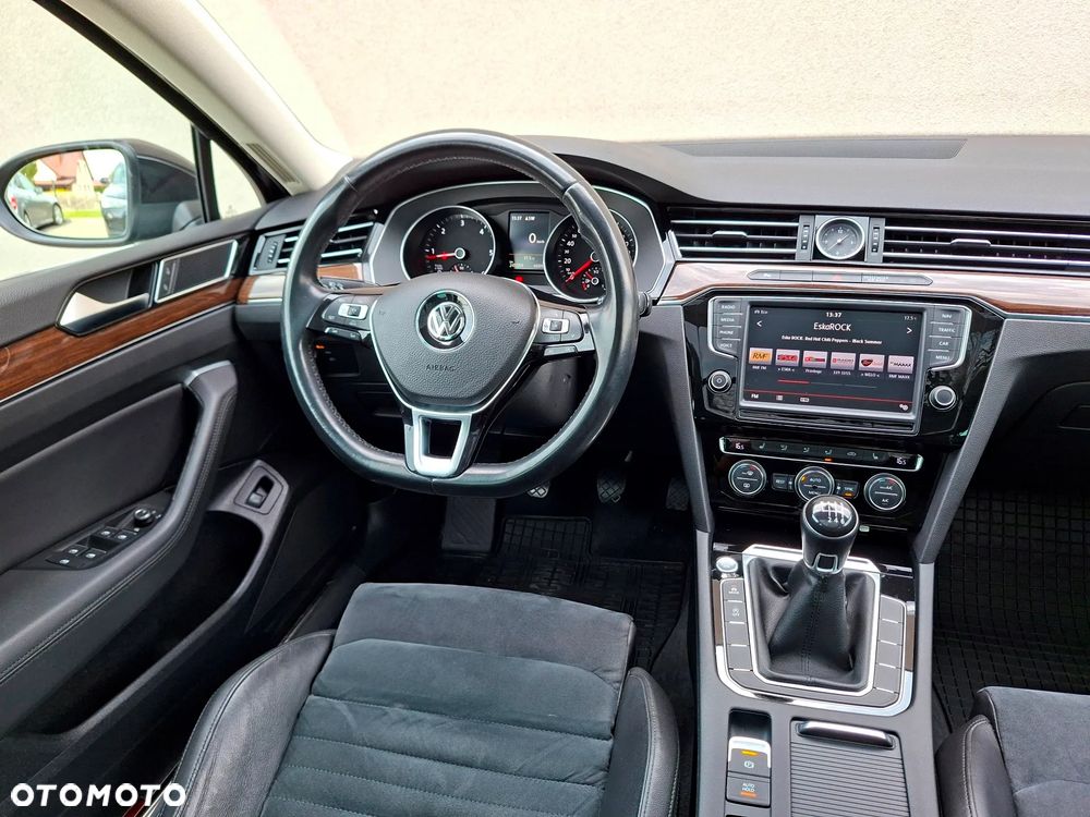 Volkswagen Passat 2.0 TDI (BlueMotion Technology) Highline - 29