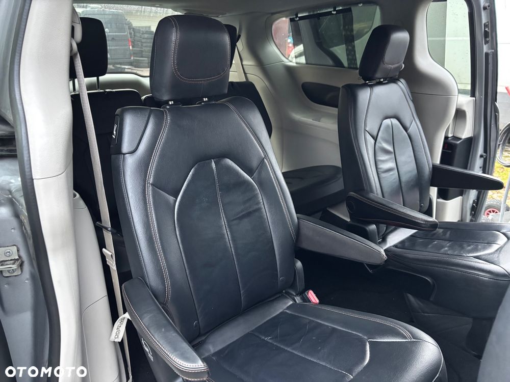 Chrysler Pacifica - 15