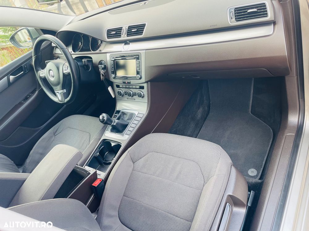 Volkswagen Passat - 12
