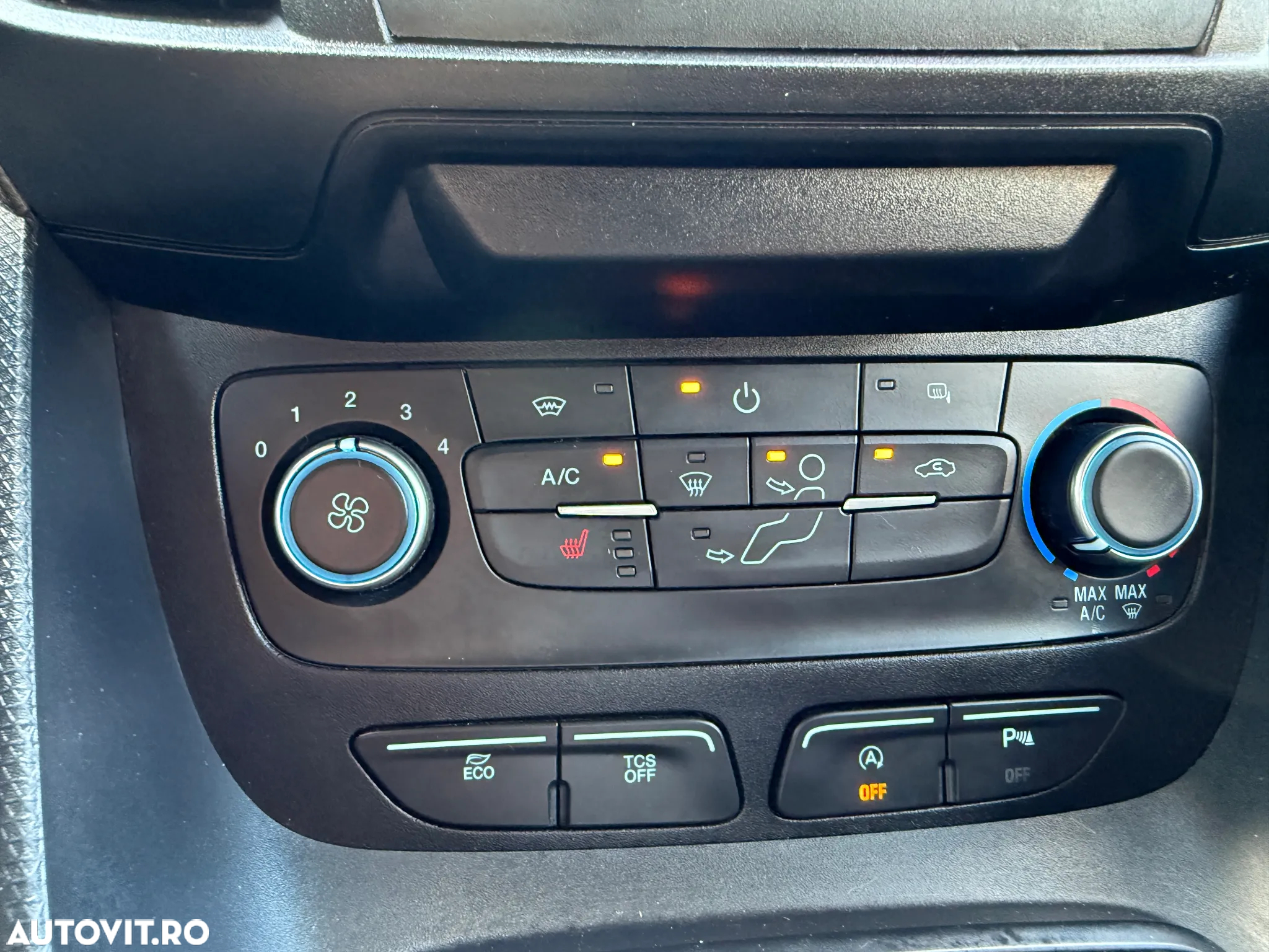 Ford Transit Connect 1.5 EcoBlue 100CP 6MT Kombi Commercial L2 Active - 22