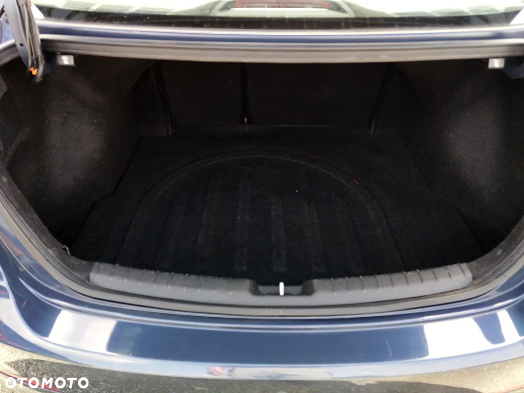 Hyundai Elantra - 16