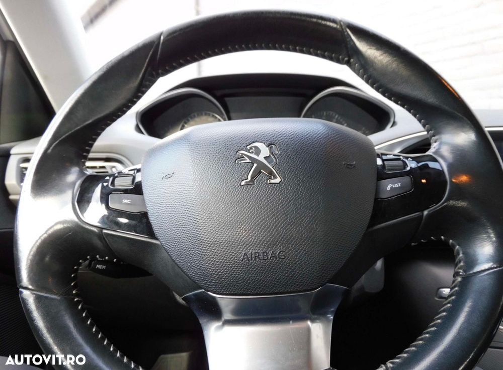 Peugeot 308 1.2 L PureTech Turbo Access - 9