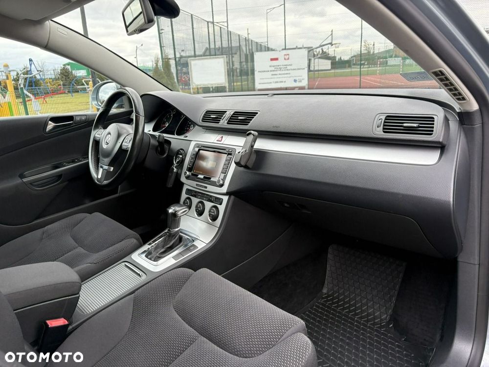 Volkswagen Passat - 14
