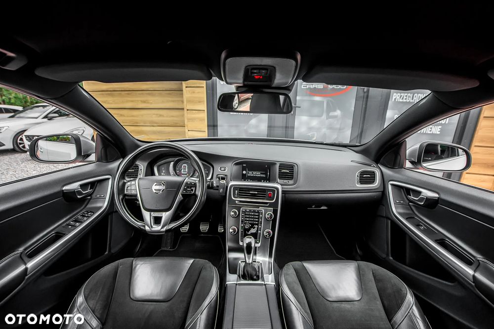 Volvo V60 D4 Drive-E R-Design Momentum - 24