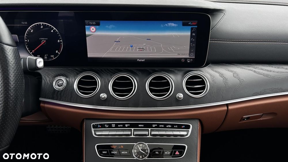 Mercedes-Benz Klasa E 220 d 4Matic 9G-TRONIC AMG Line - 18