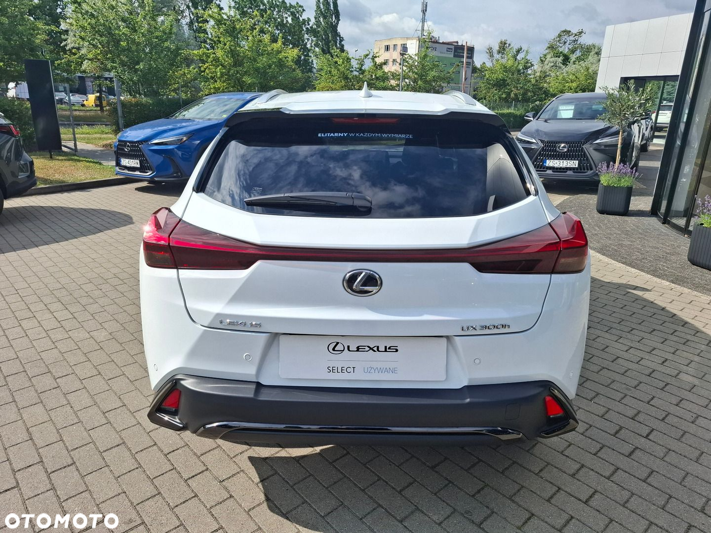 Lexus UX - 4