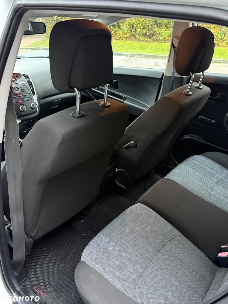 Kia Ceed - 22