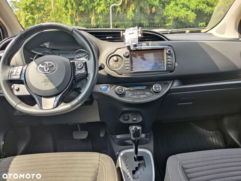 Toyota Yaris Hybrid 100 Premium EU6 - 15