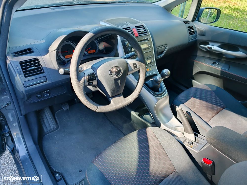 Toyota Auris 1.4 D-4D - 4