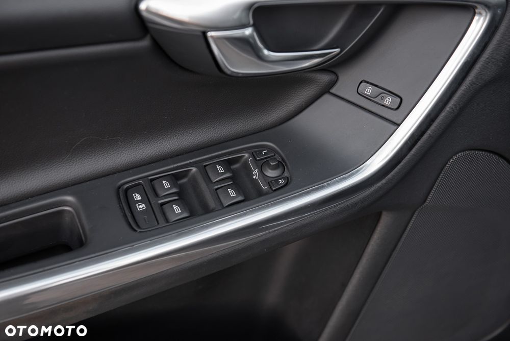 Volvo V60 Cross Country - 21