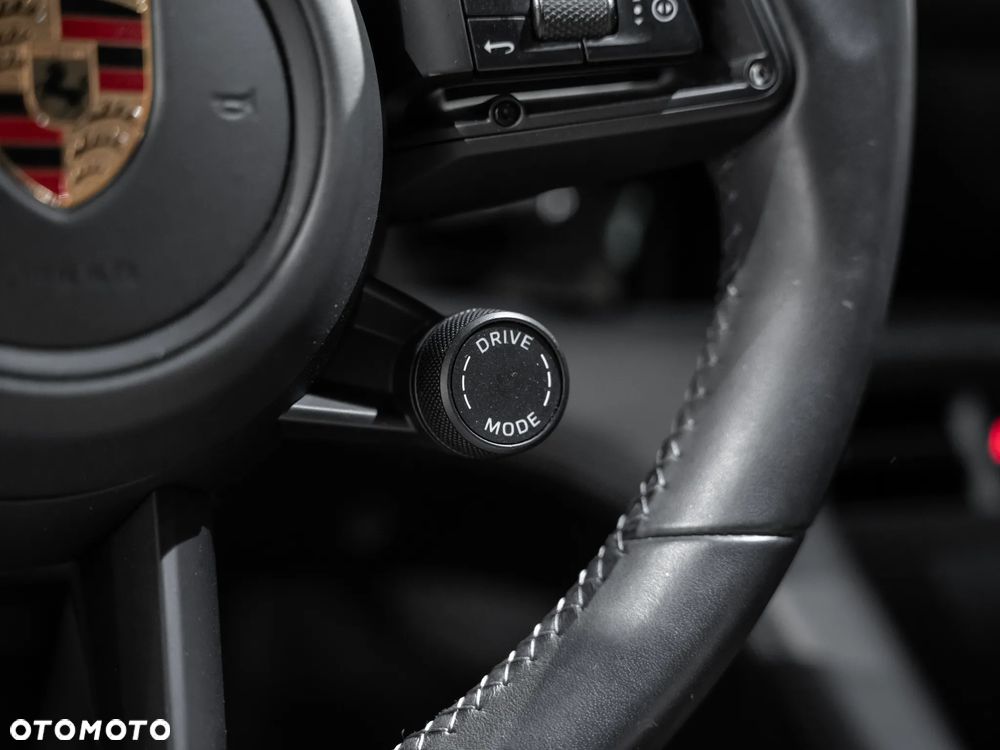 Porsche Taycan Turbo - 29