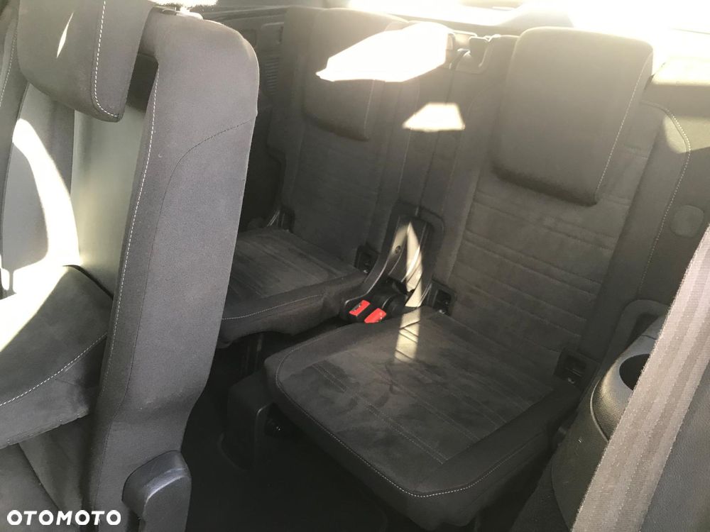 Volkswagen Touran 2.0 TDI SCR Highline - 9
