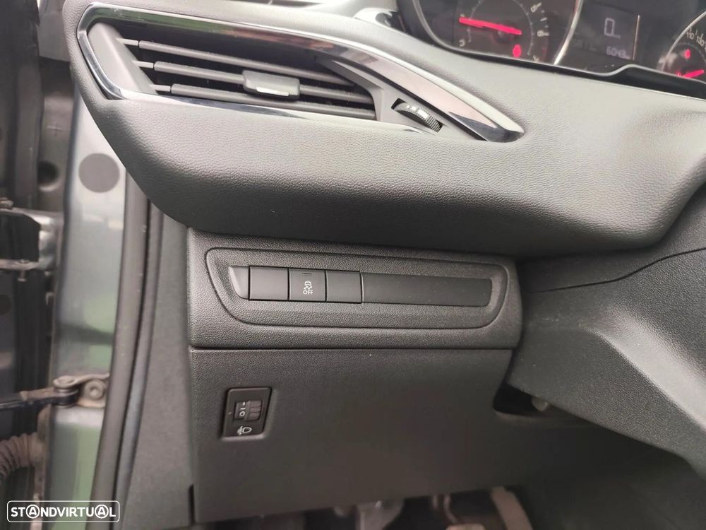 Peugeot 208 1.2 PureTech Active - 18